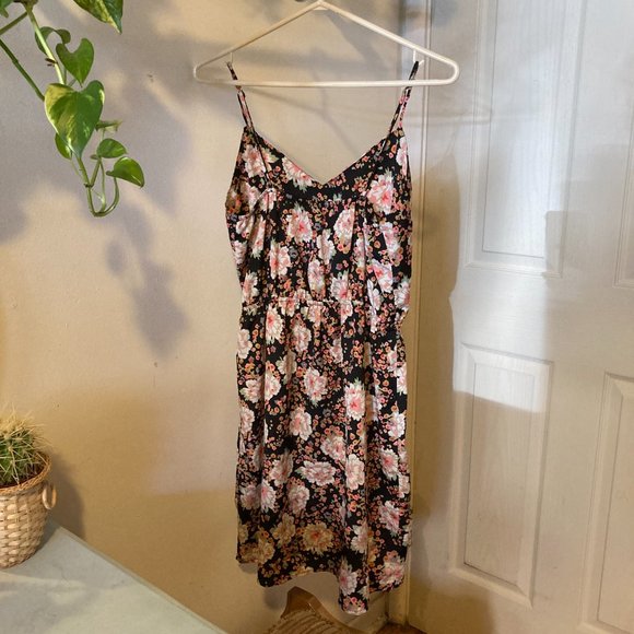 SLIP ON FLORAL DRESS- FITS XS/S - Picture 14 of 14